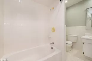 28 Brandywyne Dr, Florham Park, NJ 07932 - Photo 15