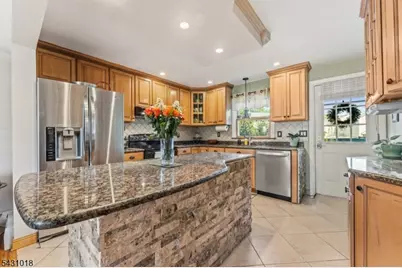 8 Garry St, Manville, NJ 08835 - Photo 5