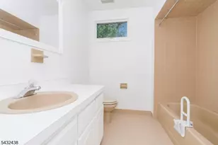 9 Sycamore Ln, Piscataway Township, NJ 08854 - Photo 17