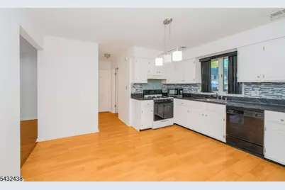 9 Sycamore Ln, Piscataway Township, NJ 08854 - Photo 11