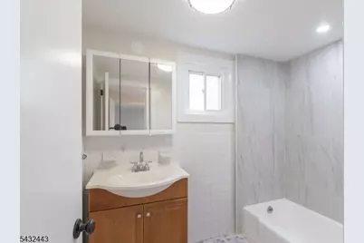 111 Roosevelt St #2, Roselle Park, NJ 07204 - Photo 5