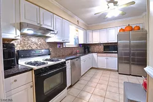 2301 Trafalgar Square, Hillsborough Township, NJ 08844 - Photo 3