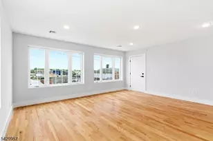 129 Mt Pleasant Ave, Newark, NJ 07104 - Photo 5