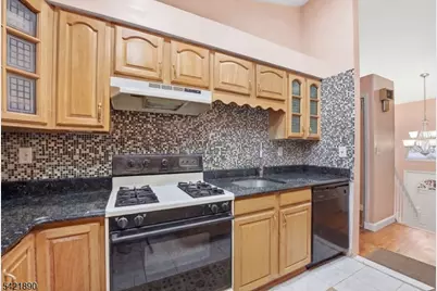 674 Berkeley Ave, Orange, NJ 07050 - Photo 21