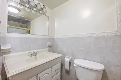 674 Berkeley Ave, Orange, NJ 07050 - Photo 15