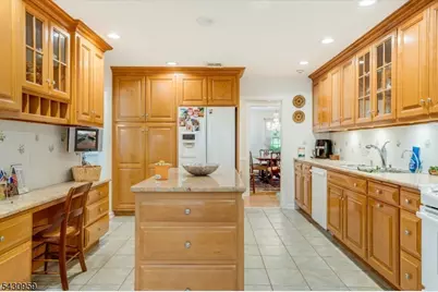 6 Driftway, Roseland, NJ 07068 - Photo 15
