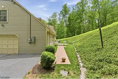 13 Hamden Rd, Franklin Township, NJ 08822 - Photo 5