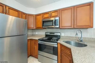 5 Linden St #3J, Hackensack, NJ 07601 - Photo 9