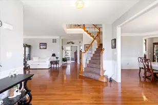 1 Tanager Dr, Raritan Township, NJ 08551 - Photo 5