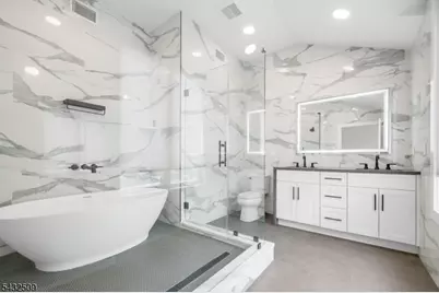 139 Philip, Elmwood Park, NJ 07407 - Photo 19