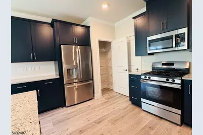 810 Greenland Sq, Highland Park, NJ 08904 - Photo 5