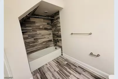 810 Greenland Sq, Highland Park, NJ 08904 - Photo 7