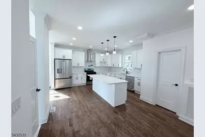 28 McKinley, Woodbridge Township, NJ 08830 - Photo 3