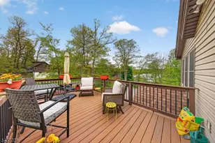 1052 Lakeside Dr E, Vernon Twp., NJ 07422 - Photo 1