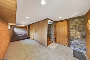 1052 Lakeside Dr E, Vernon Twp., NJ 07422 - Photo 9