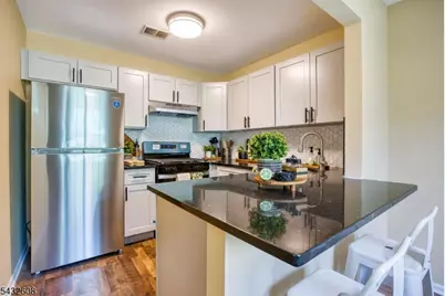 9 Tanglewood Ct #1, South Brunswick Township, NJ 08852 - Photo 5