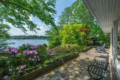 174 Pines Lake Dr E, Wayne, NJ 07470 - Photo 17