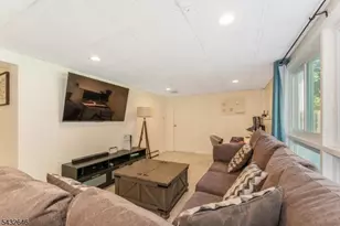 129 Chestnut St, Bridgewater, NJ 08807 - Photo 19
