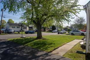 55 W Iselin Pkwy, Woodbridge Township, NJ 08830 - Photo 13
