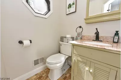 15B Brookside Hts #B, Wanaque, NJ 07465 - Photo 11