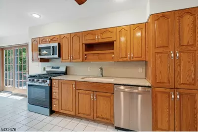 98 Vassar Dr, Paramus, NJ 07652 - Photo 9