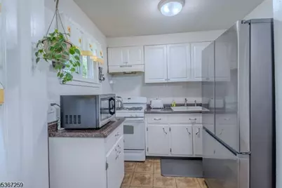 13 Independence Dr, Roselle, NJ 07203 - Photo 9