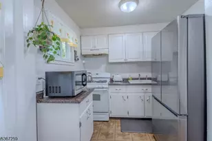 13 Independence Dr, Roselle, NJ 07203 - Photo 9