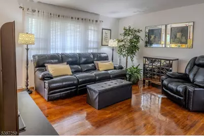 13 Independence Dr, Roselle, NJ 07203 - Photo 5