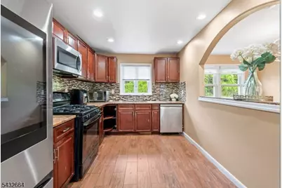 2313 Halsey St, Union Township, NJ 07083 - Photo 11