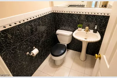 82 Tiffany Blvd, Newark, NJ 07104 - Photo 5