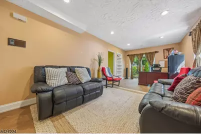 188 Kerrigan Blvd, Newark, NJ 07106 - Photo 25