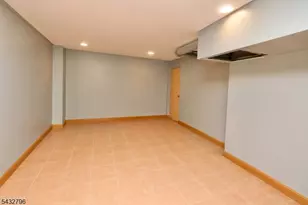 566 Highland Ave, Newark, NJ 07104 - Photo 29