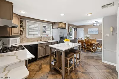 72 Forest Ave, Hawthorne, NJ 07506 - Photo 5