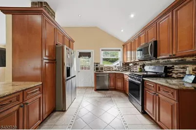 22 Federal Hill Rd, Pompton Lakes, NJ 07442 - Photo 11