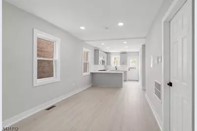 654 S 12th St, Newark, NJ 07103 - Photo 15