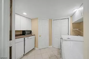 10 South Pkwy, Jefferson Township, NJ 07885 - Photo 35