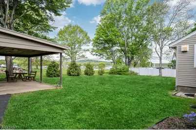 6 Outlook Ave, Mount Olive, NJ 07828 - Photo 3
