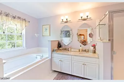 18 Kentworth Ct, Raritan Township, NJ 08822 - Photo 17