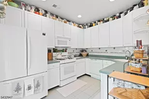 18 Kentworth Ct, Raritan Township, NJ 08822 - Photo 11