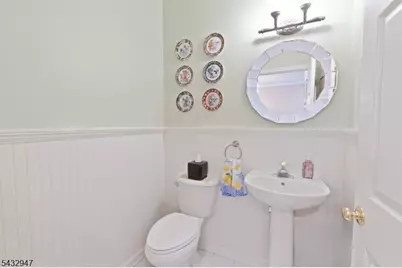 18 Kentworth Ct, Raritan Township, NJ 08822 - Photo 3