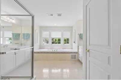 8 Yorktown Ln, Totowa, NJ 07512 - Photo 29