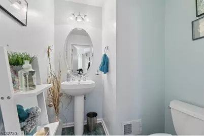 8 Yorktown Ln, Totowa, NJ 07512 - Photo 7