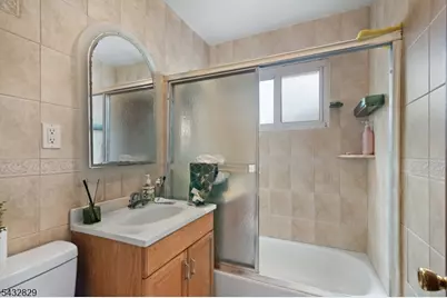 200 Bradford Ave, Linden, NJ 07036 - Photo 21