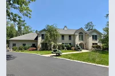 60 Evergreen Ln, Watchung, NJ 07069 - Photo 1
