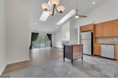 93 Caitlin Ct, Franklin Township, NJ 08823 - Photo 5