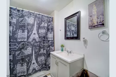 426 E 18th St, Paterson, NJ 07524 - Photo 9