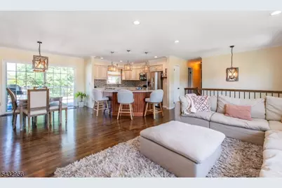 3 Knoll Rd, Fairfield, NJ 07004 - Photo 3