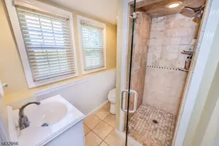 3 Knoll Rd, Fairfield, NJ 07004 - Photo 29