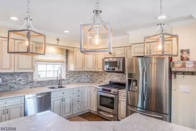 3 Knoll Rd, Fairfield, NJ 07004 - Photo 13
