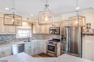 3 Knoll Rd, Fairfield, NJ 07004 - Photo 13